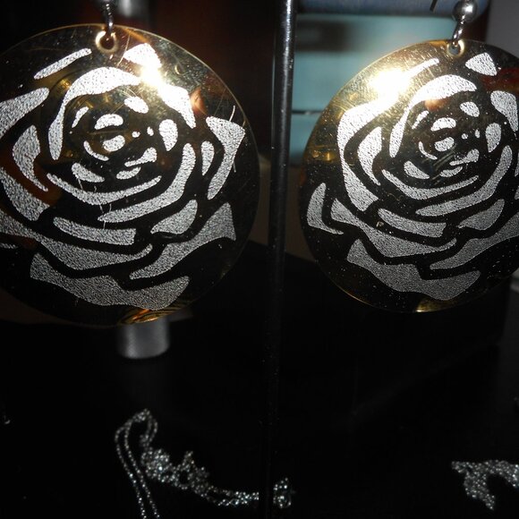 Golden Rose pattern necklace with earrings Jewelry Set - Picture 1 of 5